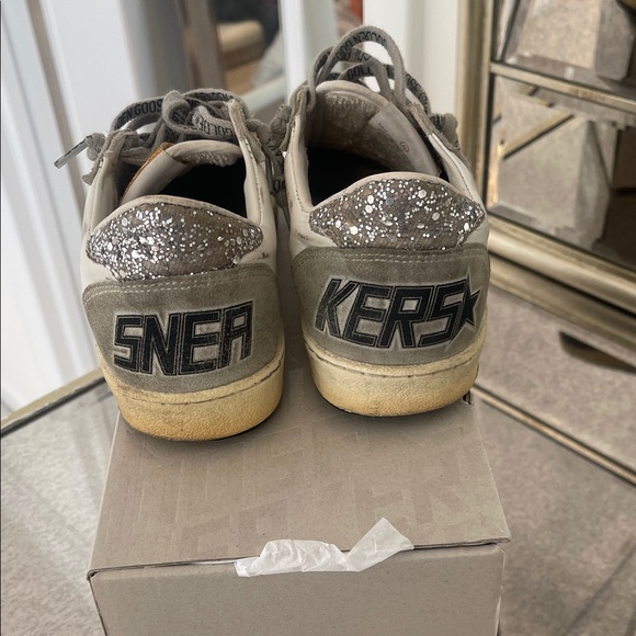 Golden Goose White and Gray Sneakers with Star Detail - Picture 3 of 5